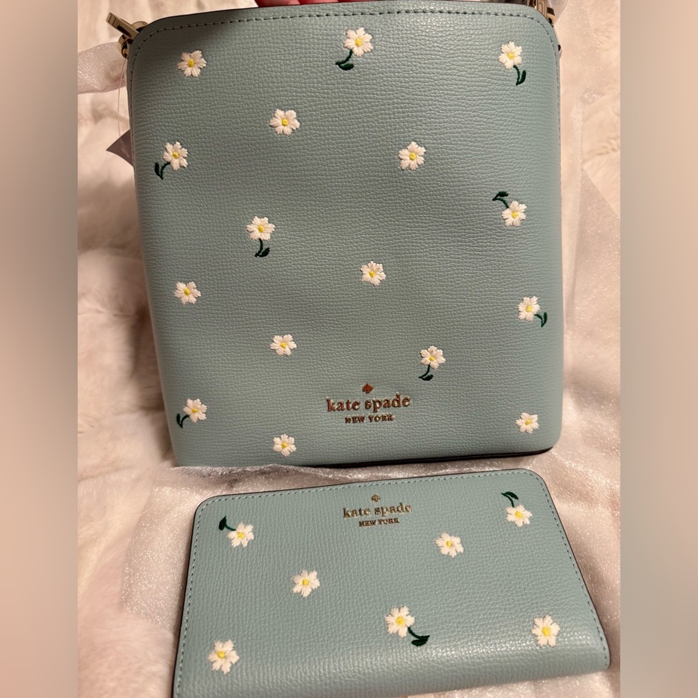 ❣️NWT❣️ Kate Spade Aphrodite Daisy Embroidered Darcy Bucket Tote (purse)